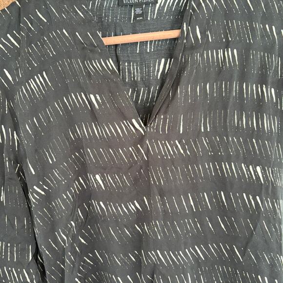 Eileen Fisher Silk Top M Black Cream V neck Blouse Shirt Capsule Minimalist - Picture 5 of 5